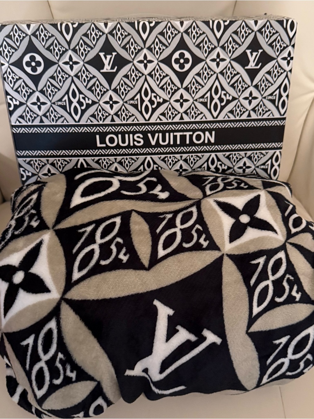 LV Louis Vuitton Black, Grey and White Logo Blanket WITH BOX